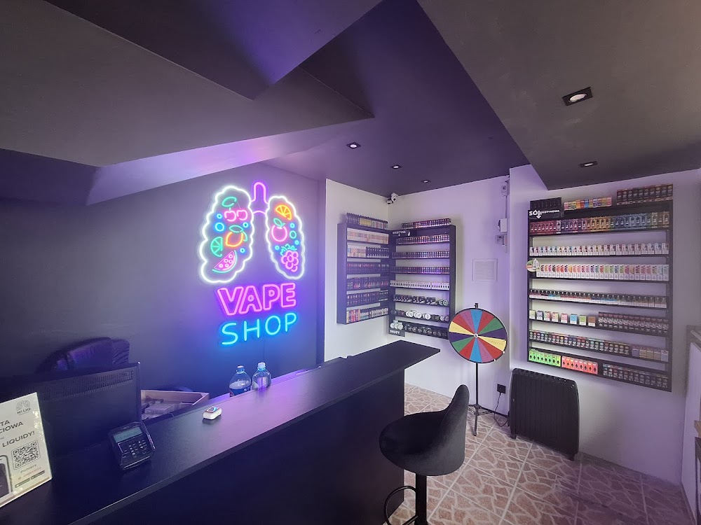sklep z e-papierosami, interior vape shop, produkty do wapowania na półce, ekspozycja liquidów - Hi LiQ Vape Shop E-papierosy Lublin - Reviews, Photos & Phone ...