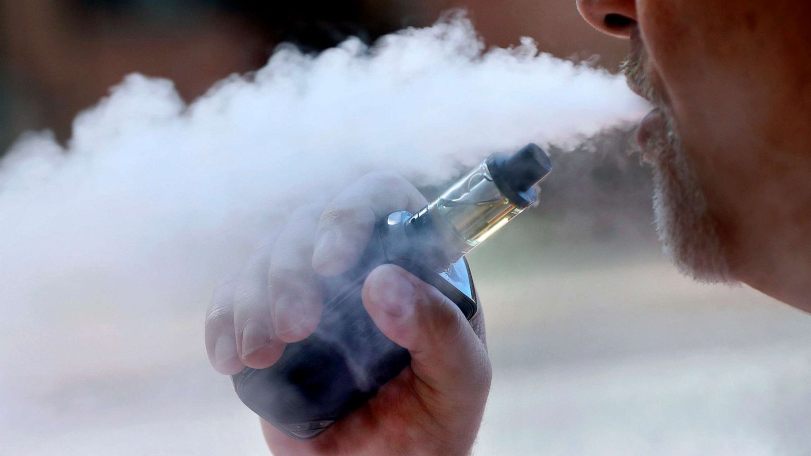 witamina E octan, problemy z płucami vape, afera vaping USA, szkodliwe składniki liquidów - CDC identifies Vitamin E Acetate as a