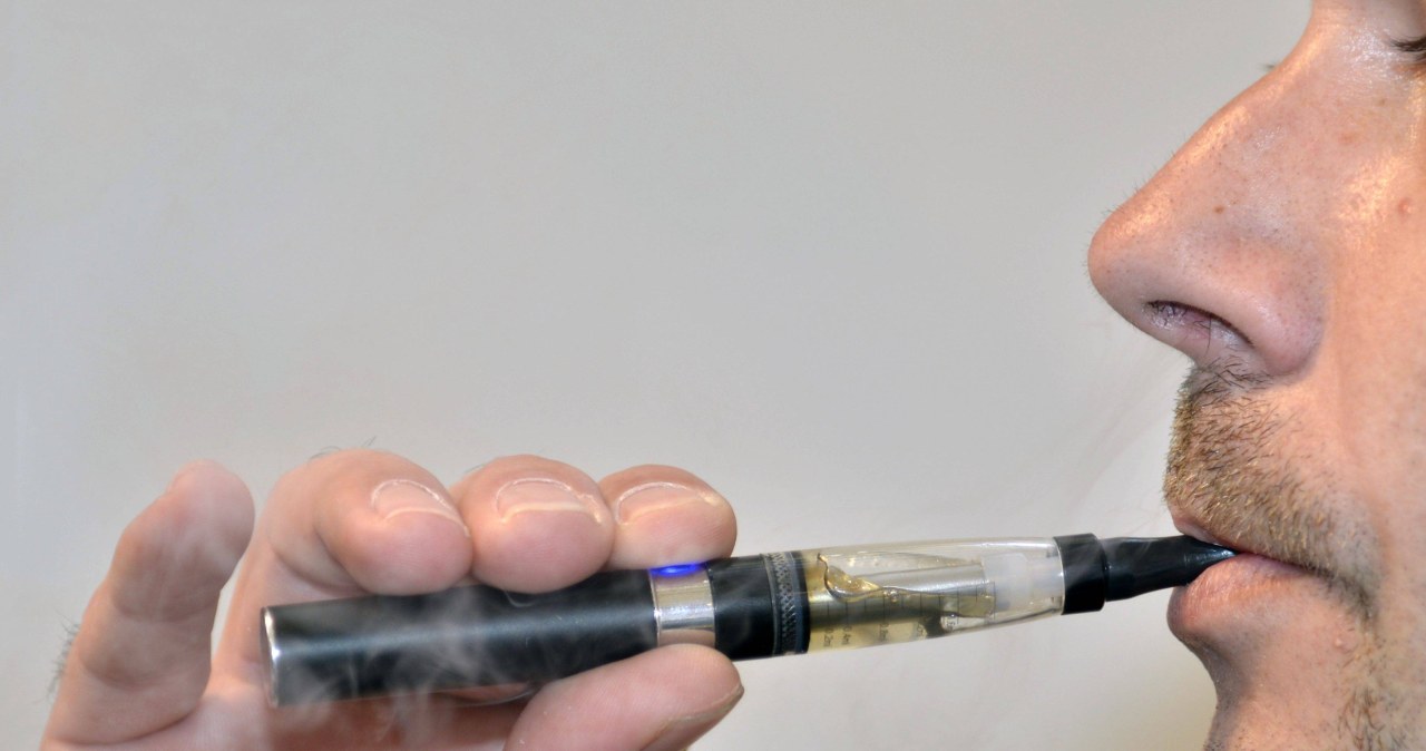 koszt podróbki vape, straty finansowe e-papierosy, oszczędność zakup vape oryginalny, ryzyko podróbek - E-papierosy: uważaj na podróbki - GeekWeek w INTERIA.PL