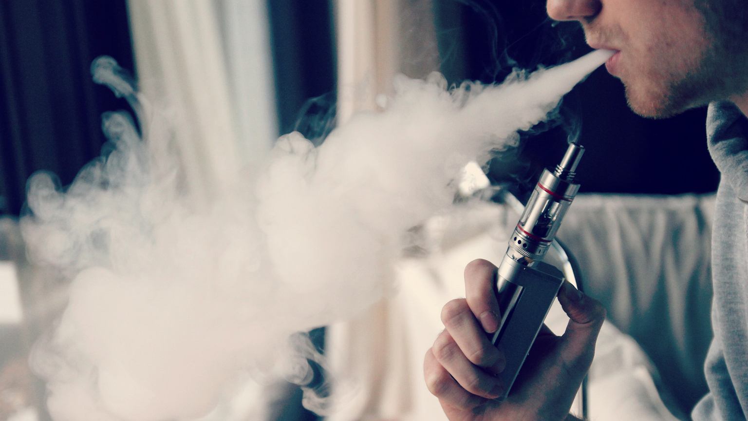 nieuczciwy sprzedawca e-papierosów, kupowanie vape z niepewnego źródła, ostrzeżenie przed fałszywymi sklepami online - Handel tym produktem w sieci jest od dziś nielegalny. Sprzedającym ...