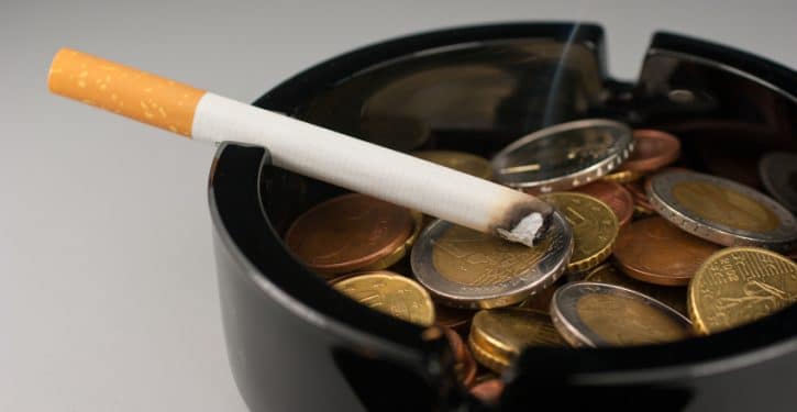 marnowanie pieniędzy na papierosy, kosztowne palenie papierosów, wydatki na stacji benzynowej, rachunki za papierosy - Zacznij ze mną... palić papierosy! WYZWANIE