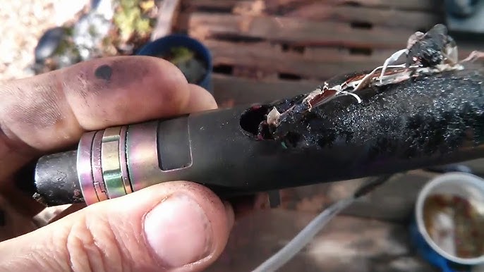 spalony e-papieros podróbka, napuchnięta bateria e-papierosa, niebezpieczny podrabiany vape - DANGER! SMOK Brand Knockoff E-Cig Vaporizer Battery Explosion! WARNING!