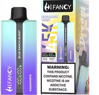 Artystyczna wizualizacja smaku Blue Ranch Burst z elementami borówek, malin i kremowej tekstury, otoczone delikatnym dymem.